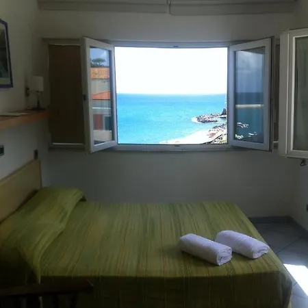 Excelsior Mare 2*